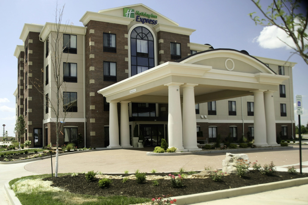 Holiday Inn Express & Suites Marion Northeast by IHG