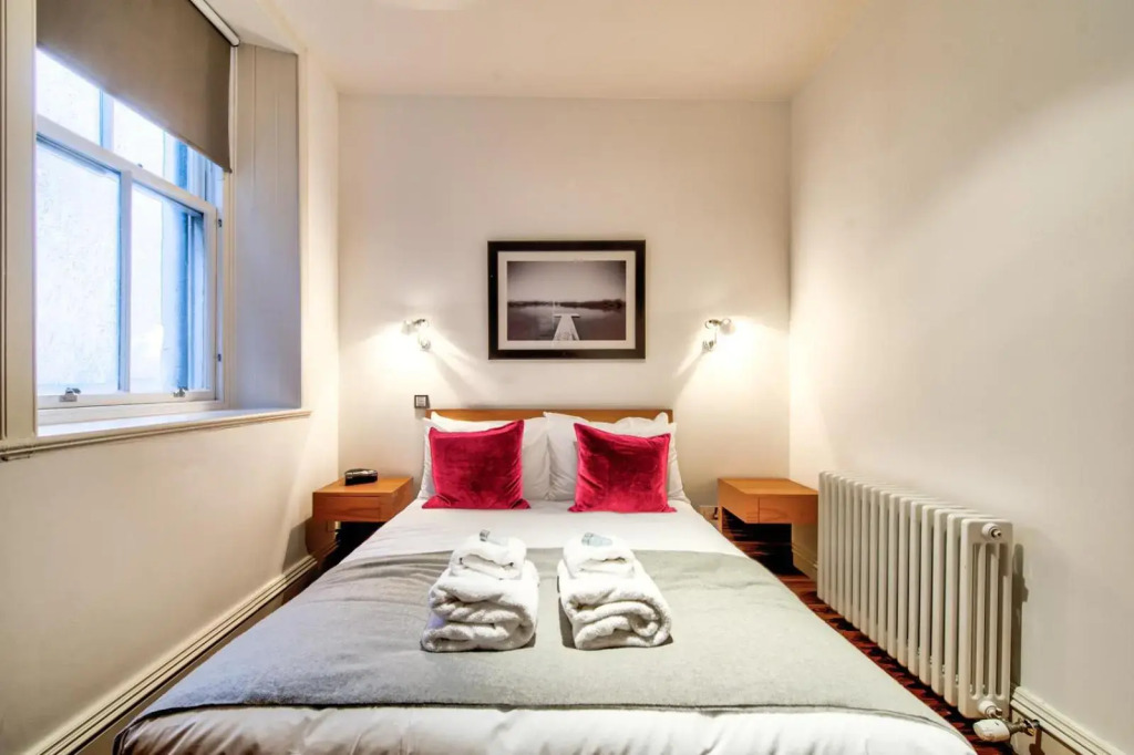 Sumptuous 2BR Apt Next To Edinburgh Castle!
