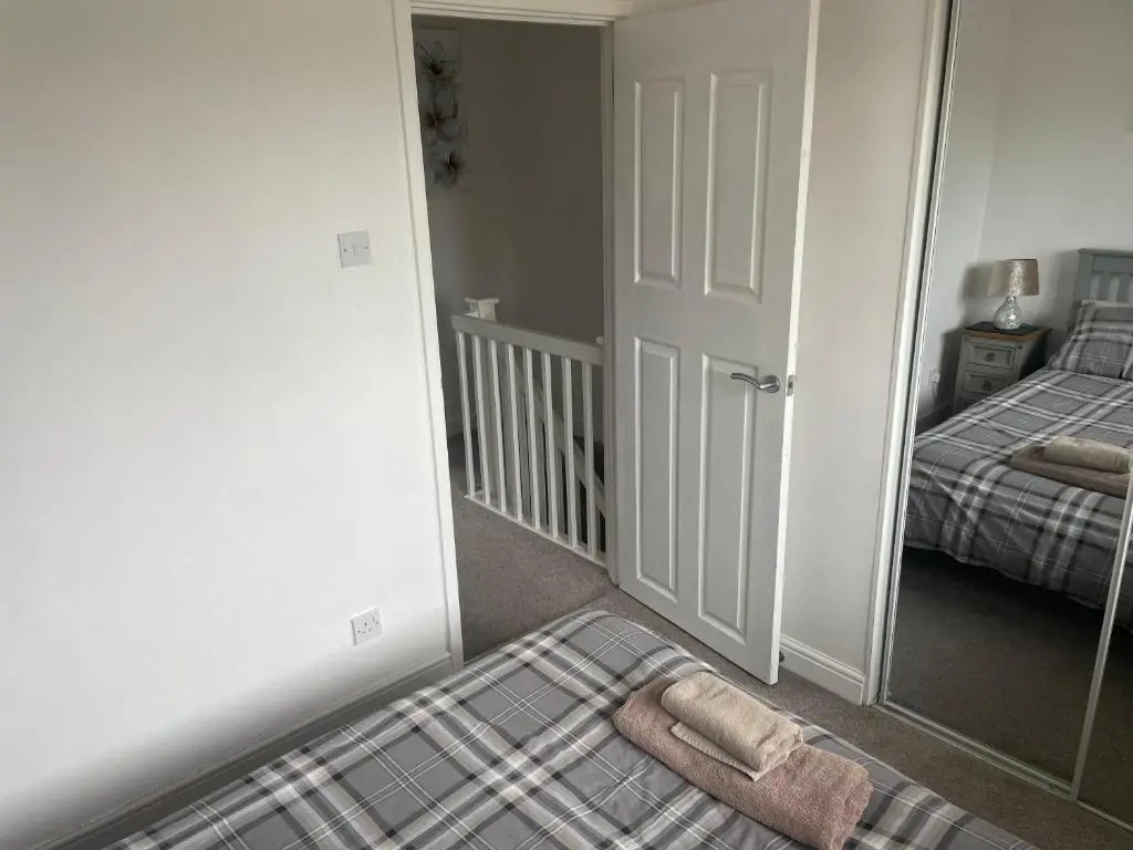 River House 2BR 1 bathroom downstairs toilet Parking St Neots Town Centre