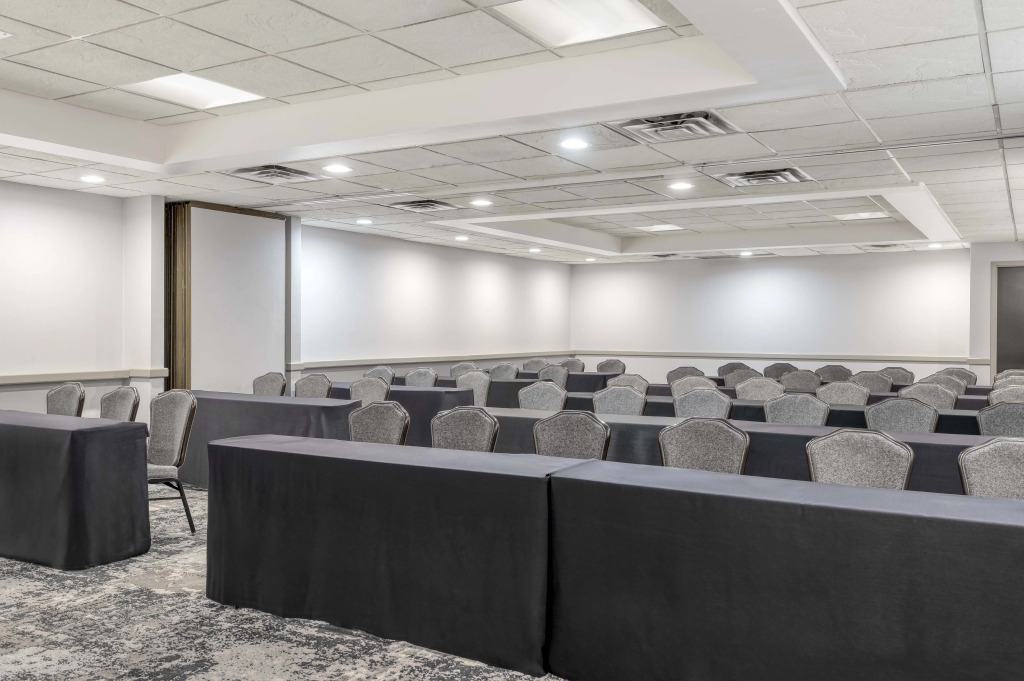 Crowne Plaza Indianapolis-Airport by IHG