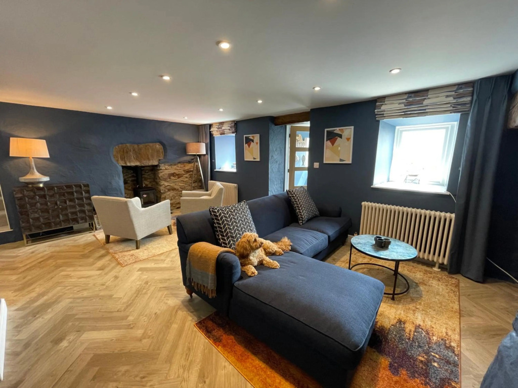Goferydd, South Stack, Anglesey, 4 bed luxury home, hot tub, dog friendly