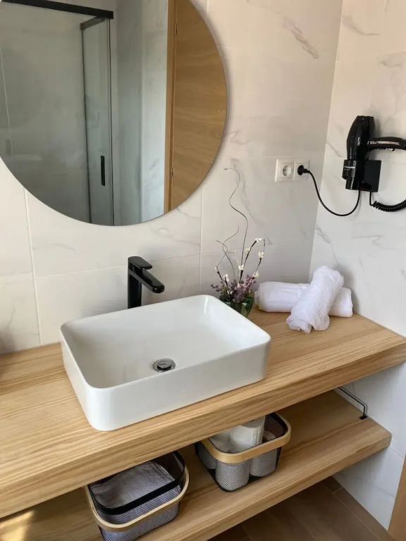 Relax in Comfort at Charming 3-bedroom Vacation Home in Vilar España Carnota