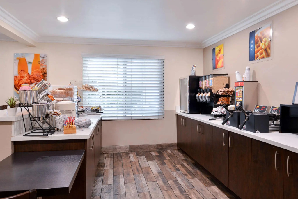 Best Western Airport Plaza Hotel   LAX Airport LA Stadium