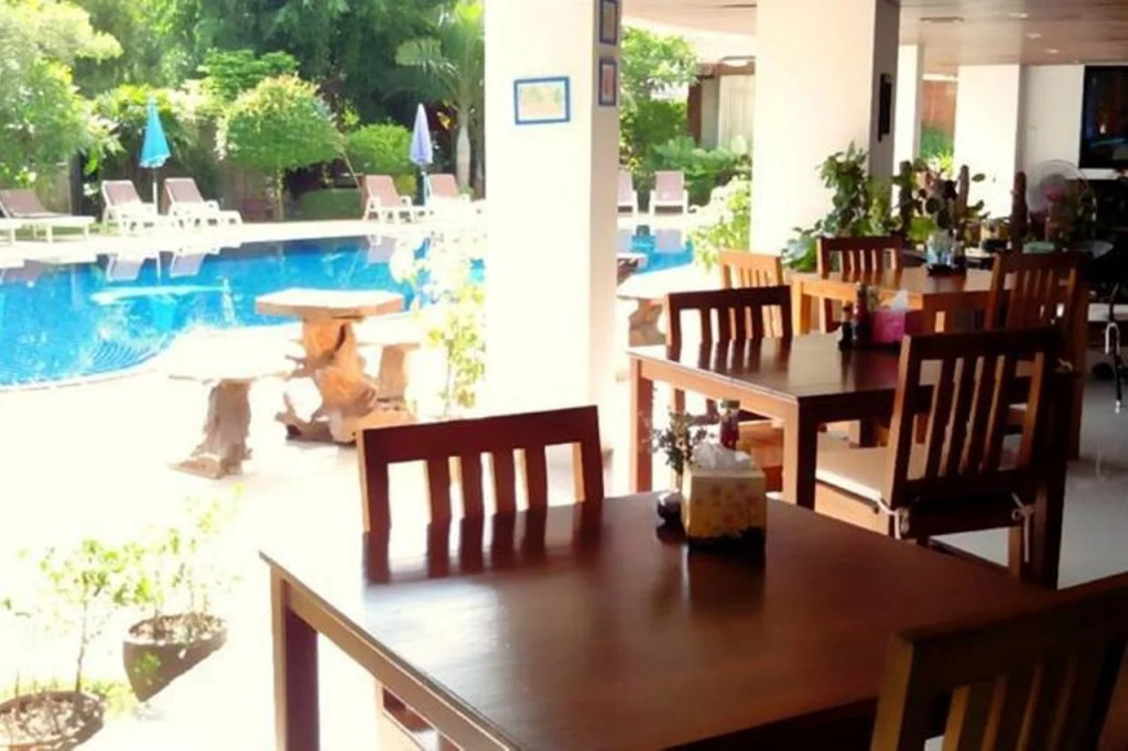 Chaweng Lake View Condotel
