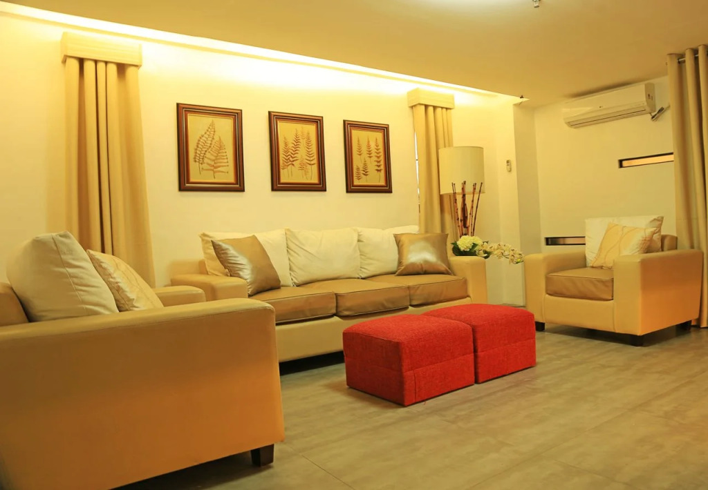 Travelbee Business Inn