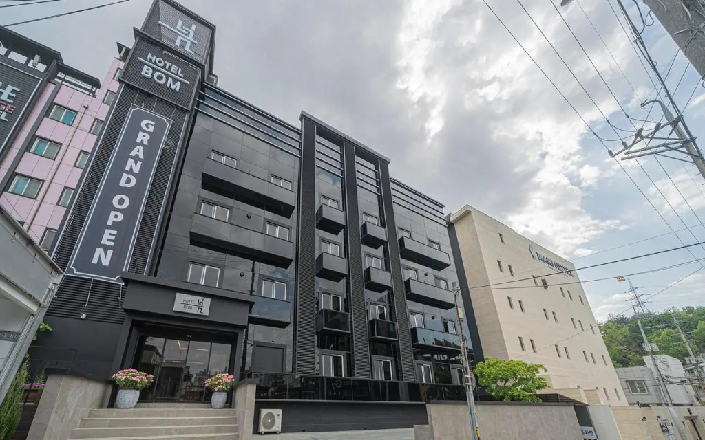 Sunrise Hill Tourist Hotel