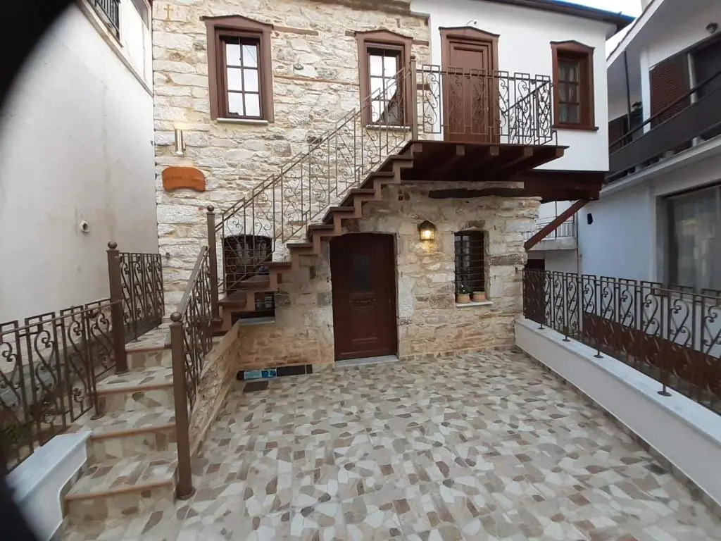 Mamas Home, Kallirachi Village