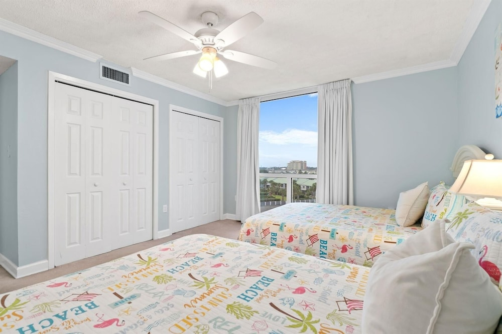 Shoreline Towers 1065 2 Bedroom Condo