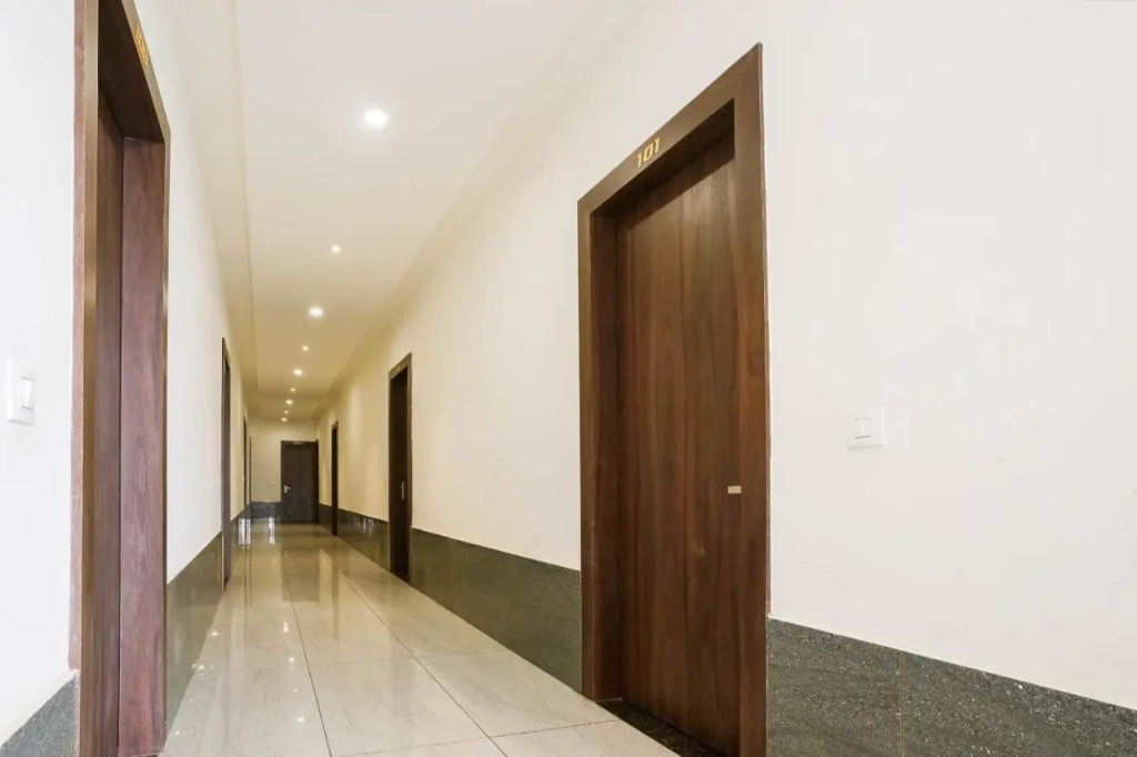 Pop 91505 Airport Hotel