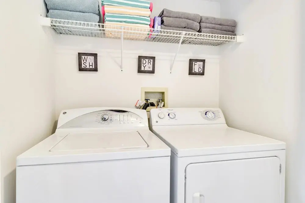 Condo w/ Pool Access & Patio: 8 Mi to Disney!