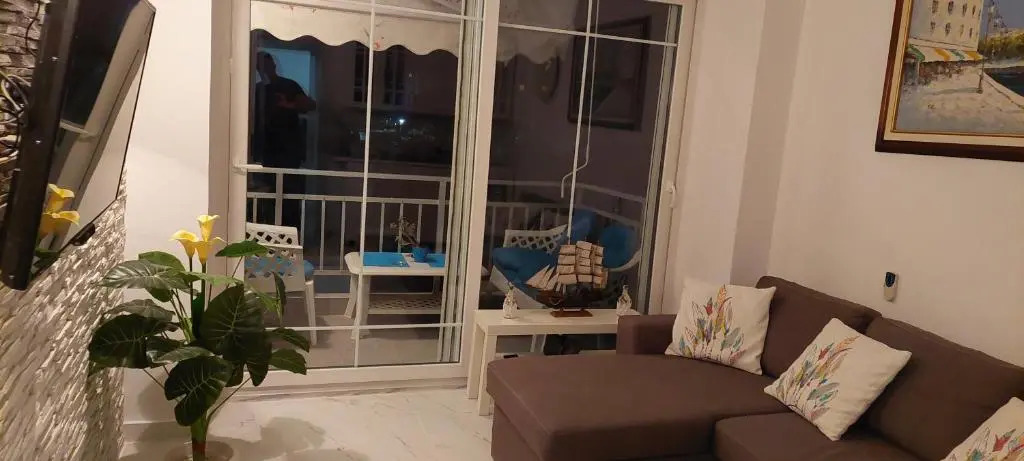 Apartment - Sleeps 2 - Parking - Balcony
