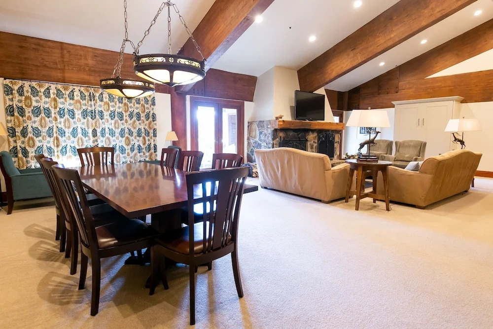 One Bedroom Townhouse with Hot Tub