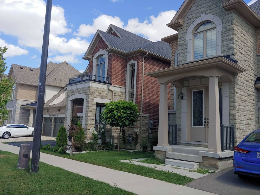 Cozy 2-bedroom House Rental in Brampton's Mount Pleasant