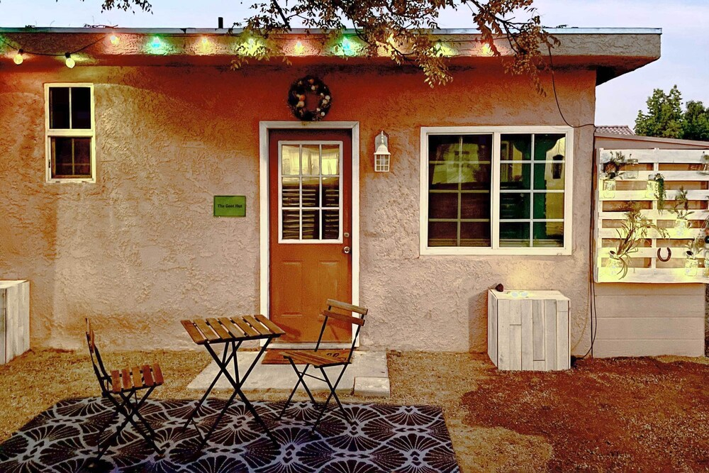 'the Goat Hut' Studio Casita: 11 Mi to Strip!