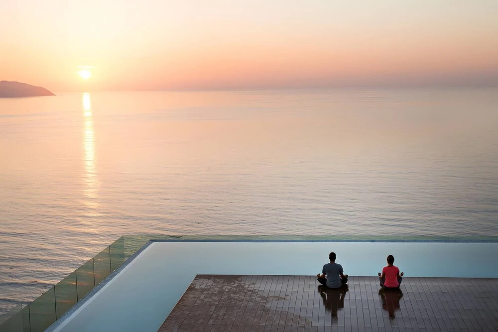 Exclusive 120sqm 2bdr Corner Suite Rooftop Pool