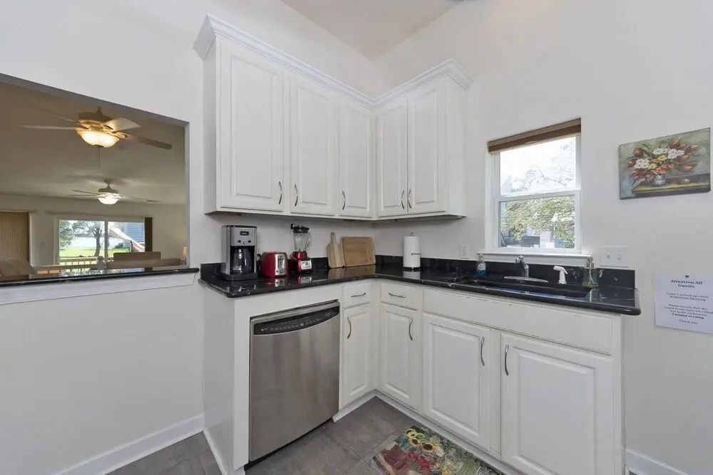 Harbor Delight On The Bay - Private Sandy Beach! 4 Bedroom Home by RedAwning
