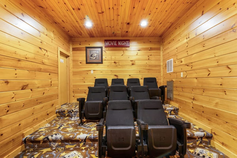 Dogwood Grand Cabin Hot tub and Games