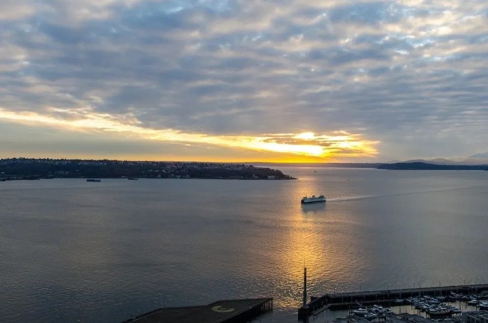 Belltown Pike Place Suites by Luxe Hubs