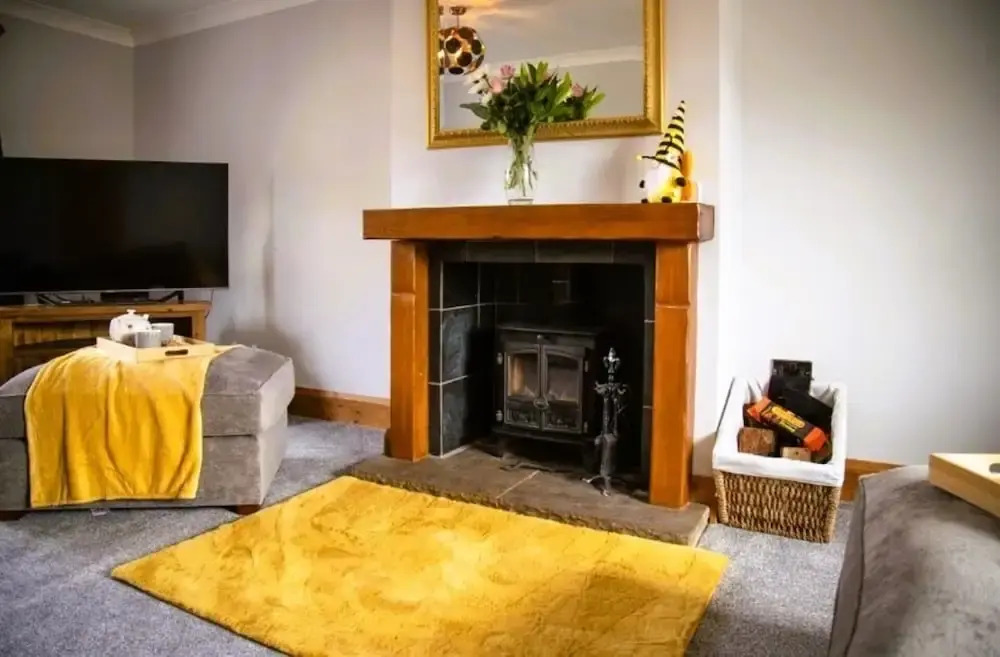 4 Bed - Sleeps 10 - Pets - Parking - Games Room