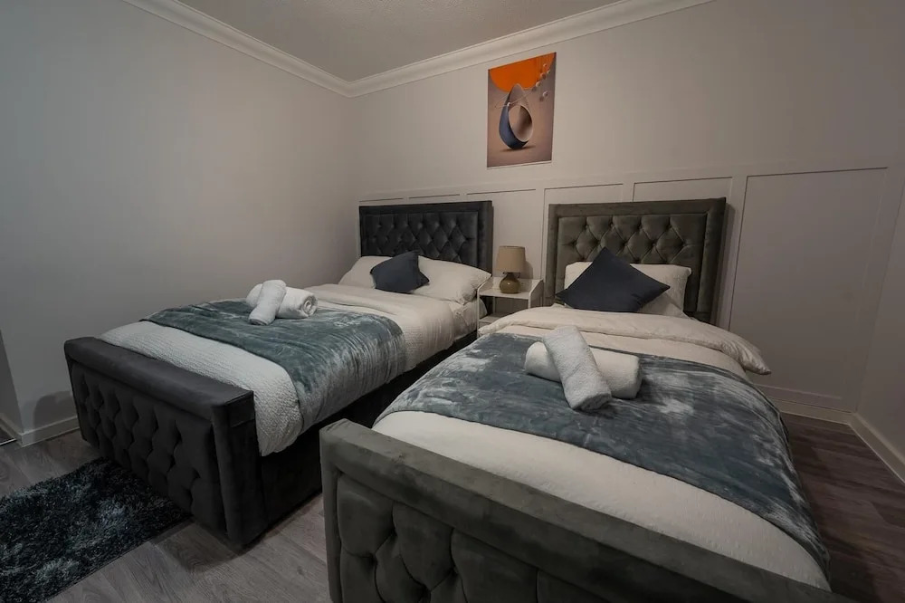 Charming 2 Bedroom Luxurious Home in Thamesmead South East London