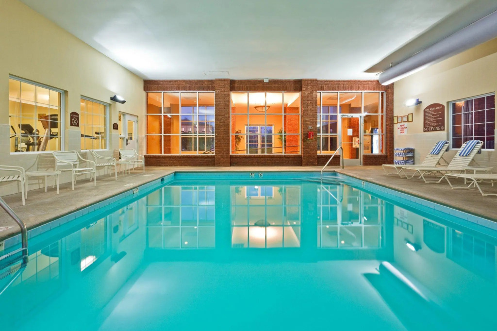Holiday Inn Express & Suites Manchester by IHG