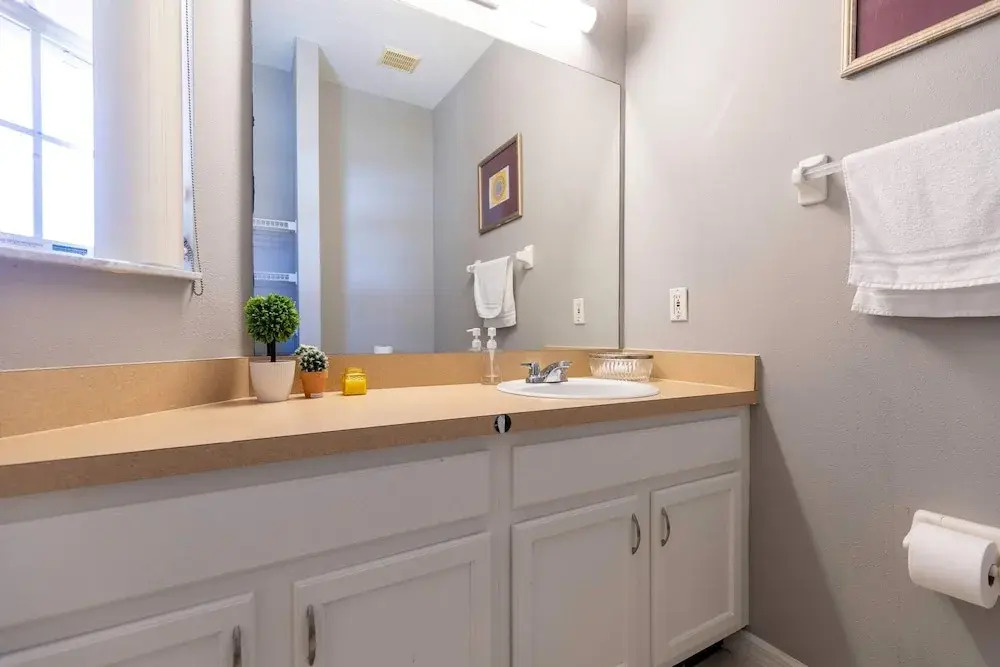 3BR Townhome Steps From Theme Parks Sleeps 6
