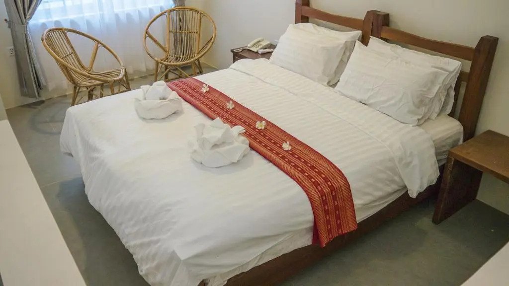 Private Entire 8 BedRooms Garden Pool Villa With Kitchen & BBQ Facilities