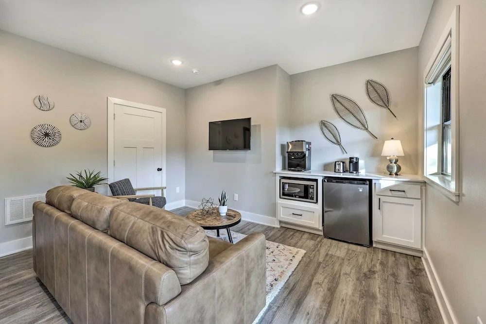Hike, Bike & Unwind: Bella Vista Family Home!