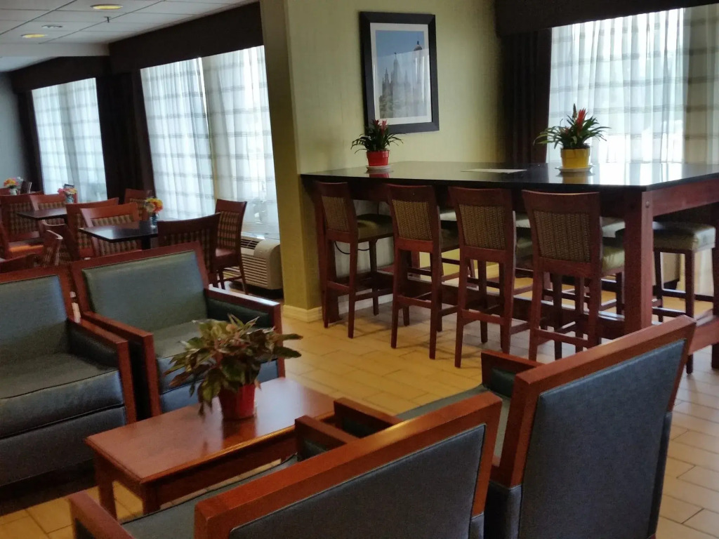 Holiday Inn Express & Suites Allentown-Dorney Park Area by IHG