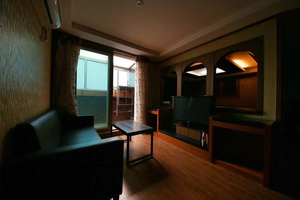 Zenith Hotel