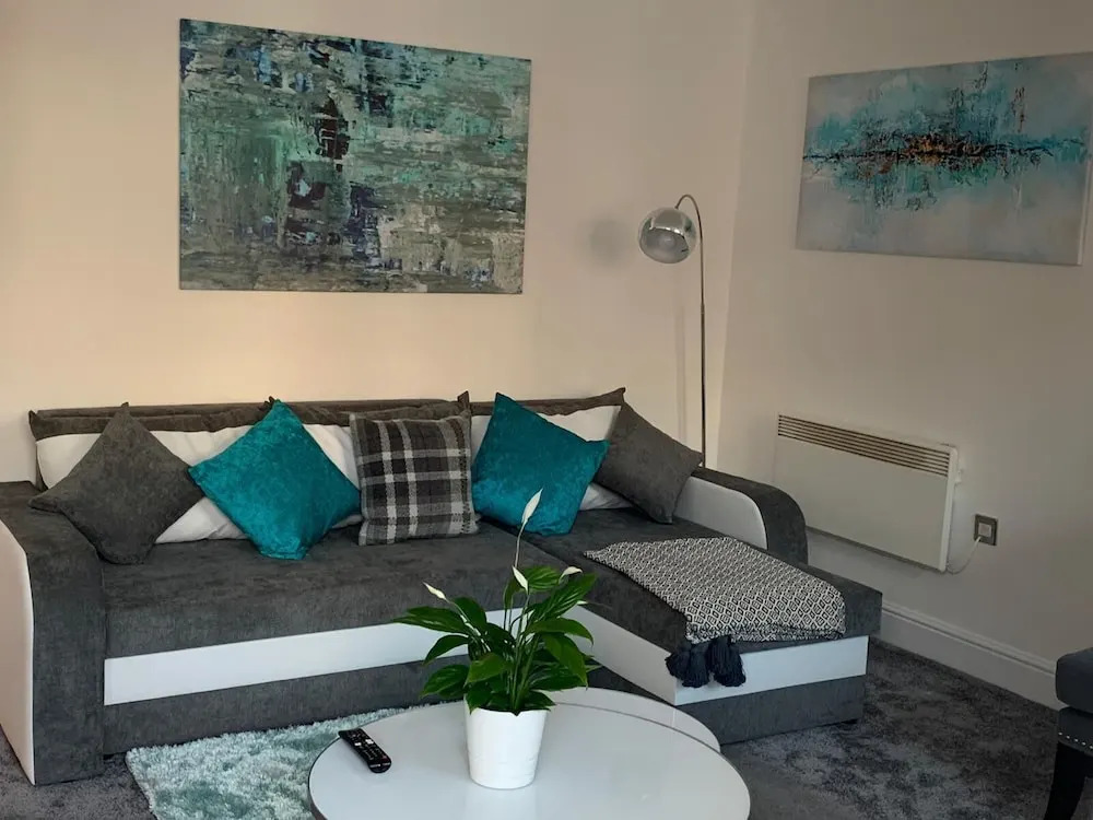 Absolute Stays At The Qube - Families Contractors, Free Wifi