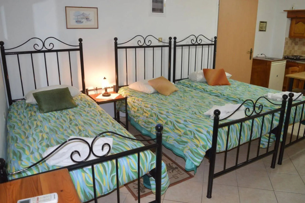HERMOUPOLI ROOMS