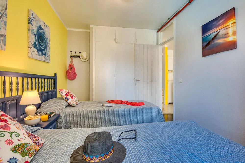 Y2F. Apartment with Pool View and next to the Beach!