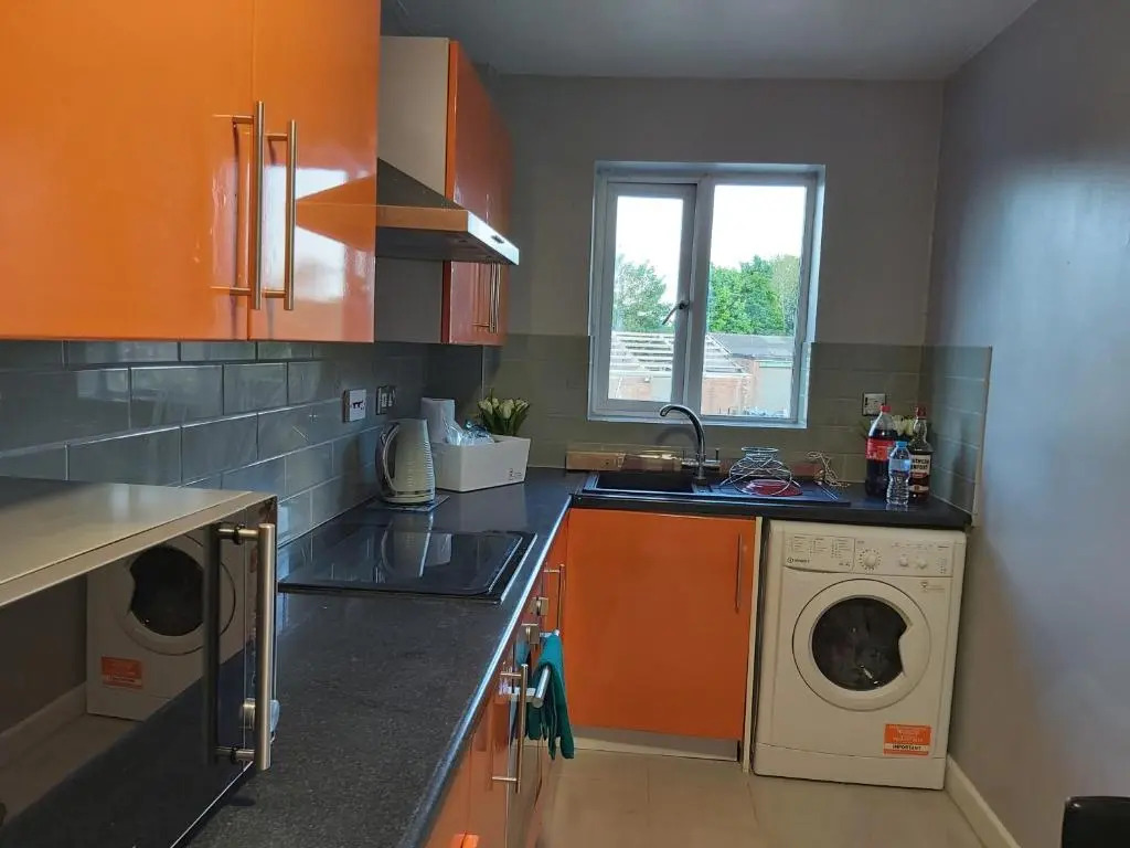 The Maltings - Huku Kwetu Dunstable - Spacious Business Travellers- 2 Bedroom 2nd floor Serviced Apartment -Private Parking- Free Wifi