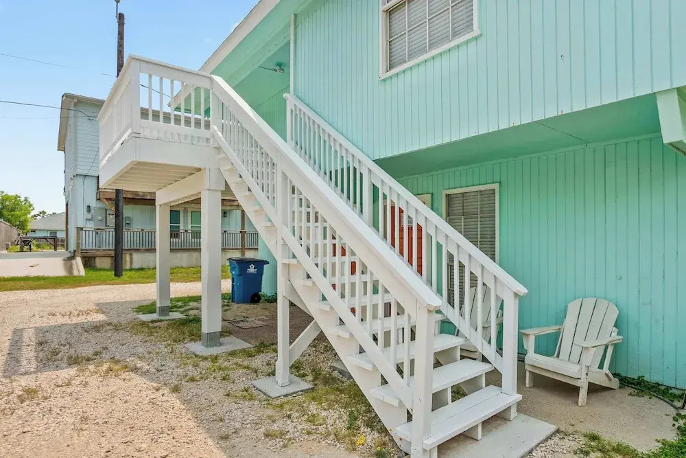 Tranquil Turquoise: Pet Friendly