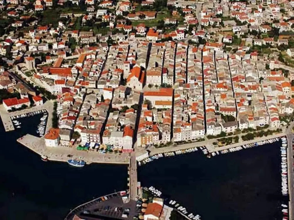 Seaview Apartment in Dalmatia With Balcony