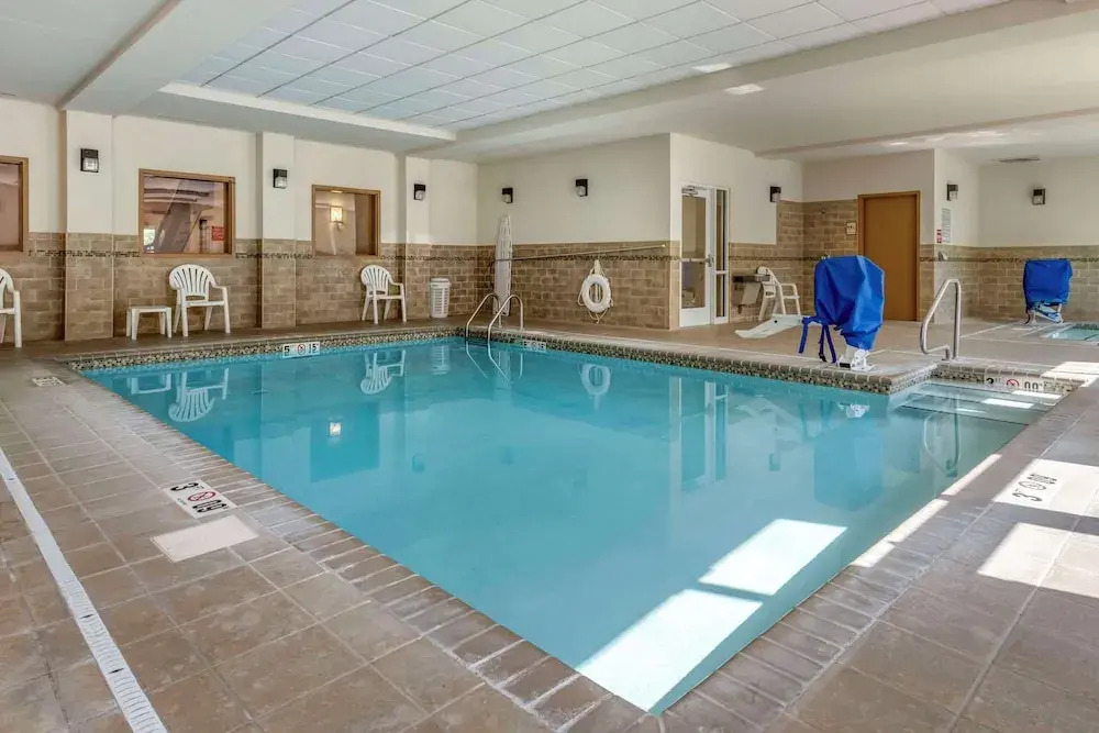 Country Inn & Suites by Carlson Dover, Ohio