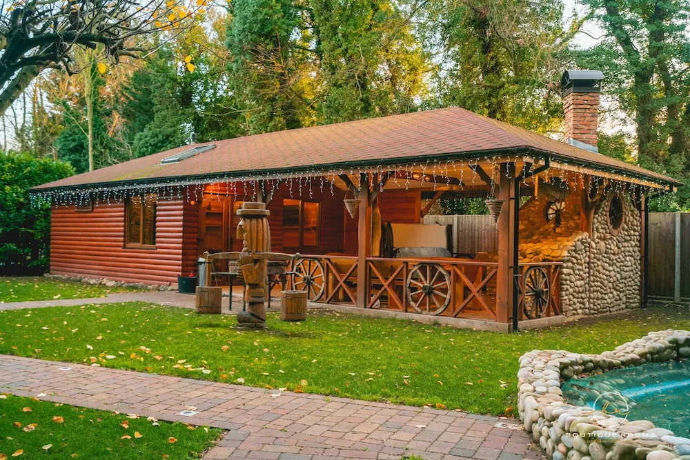 Brook Barn with Sauna & Hot Tub