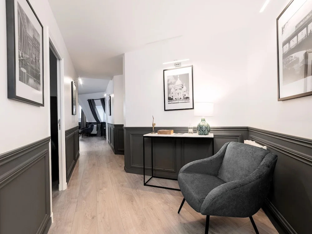 Luxury 2BDR Le Louvre I by Livinparis