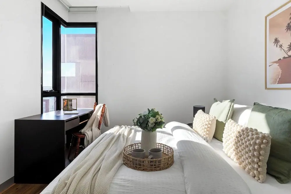 A Chic 2BR Apt Near Melbourne Uni, Free Parking