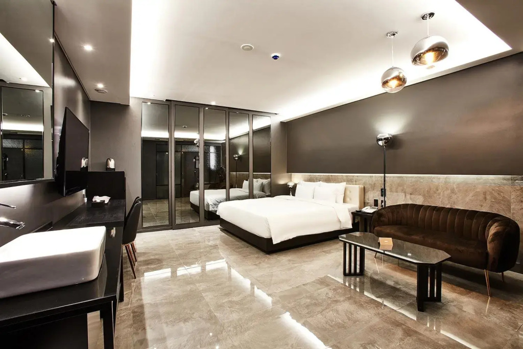 Hotel Wanted