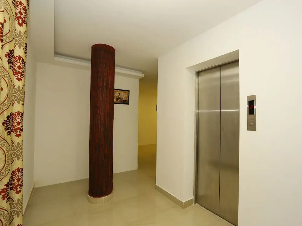 OYO 9620 Hotel Emza Residency