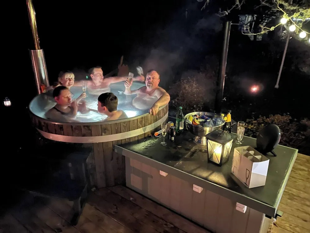 House with Hot Tub and Sauna 300 near the Lake