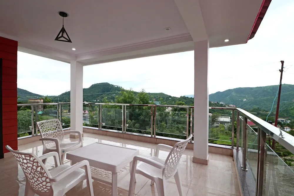 OYO 17063 Home Spacious 3BHK Naukuchiatal
