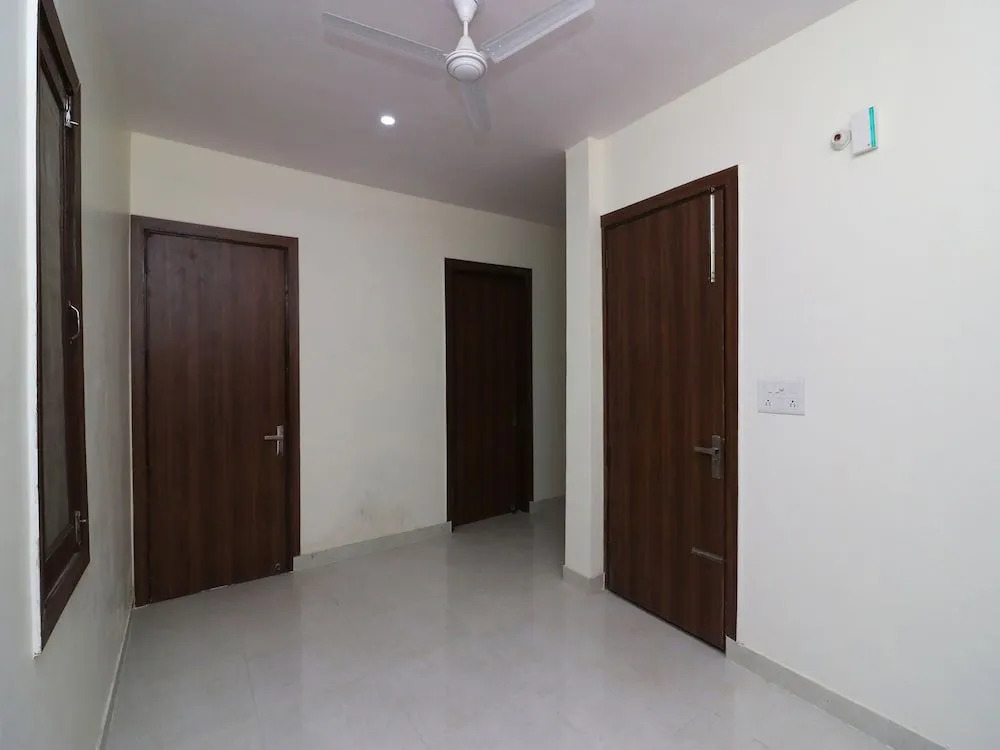 OYO 23320 Hotel Ozone