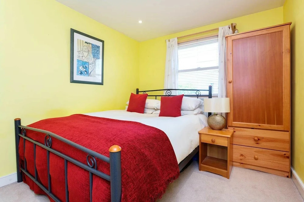 Chiswick Cottage Charm