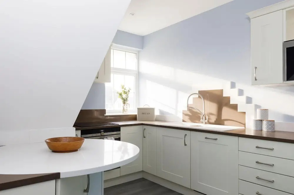 Chic 2-bed Seafront Haven Near Felpham Beach