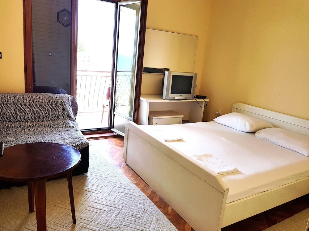 Momo sea view apartments