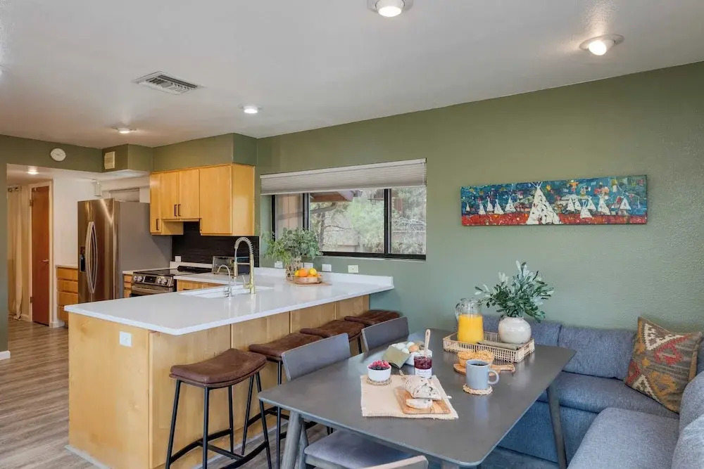 Mid-century Gem w/ Views, Hot Tub & Sunroom Lounge Red Rock Haven by Avantstay