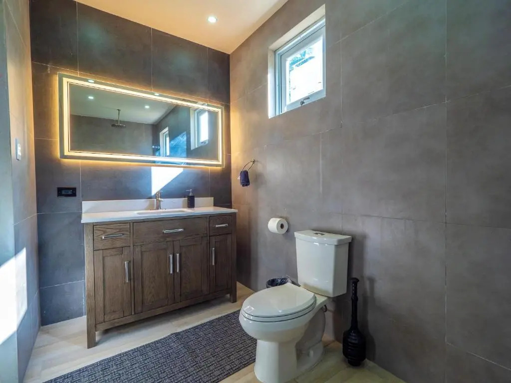 Newly Renovated 8 Bedroom Ocean Front Villa with Pool